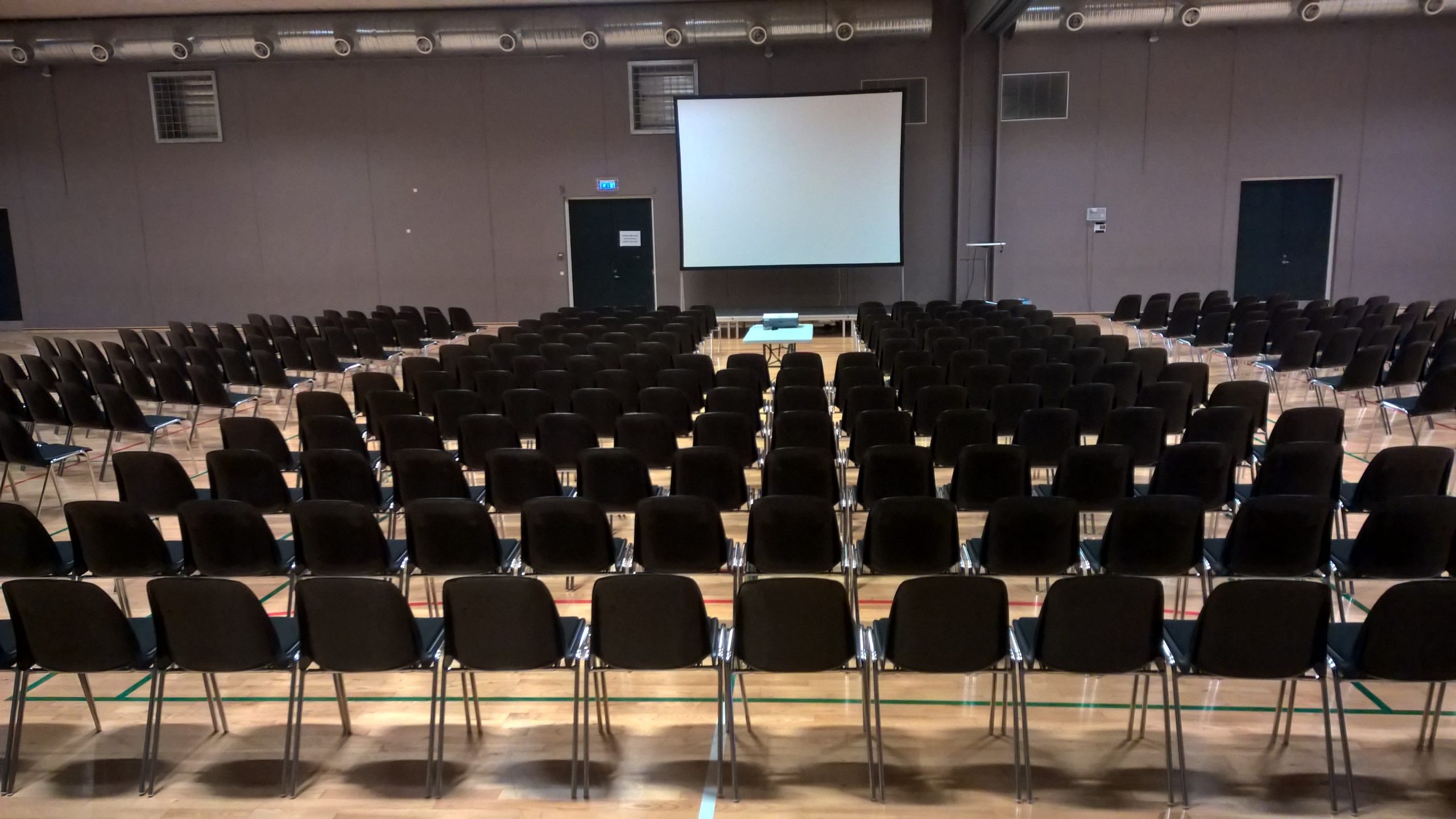 Hal 2 foredrag vifte 400 personer